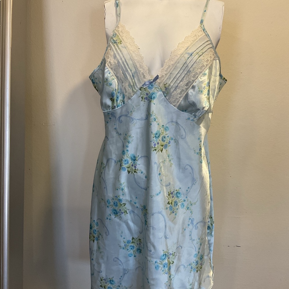Secret Treasures Blue and White Floral Chemise